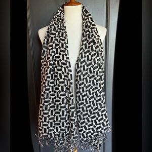 New Auth Chan Luu Harissa Tile Cashmere Silk Scarf Color: Black